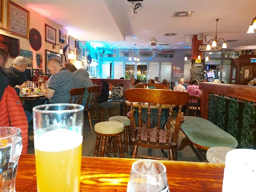 Gelling's The Bogtrotter Irish Pub  photo 10